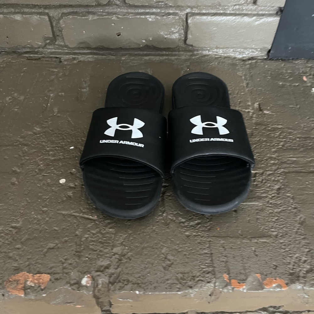 Under Armour Slide/Sandle          Size 7